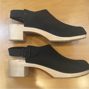 Bryr “Daphne” Block Heel Clogs - Size 10, Coal Nubuck